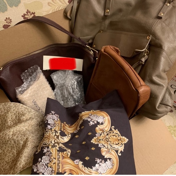 MID LUXE MYSTERIOUS MYSTERY BOXES 📦 - Picture 3 of 3